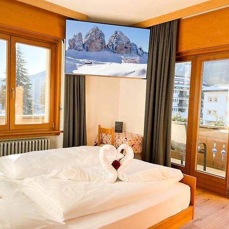 Guesthouse Rosengarten Toblach Exteriör bild