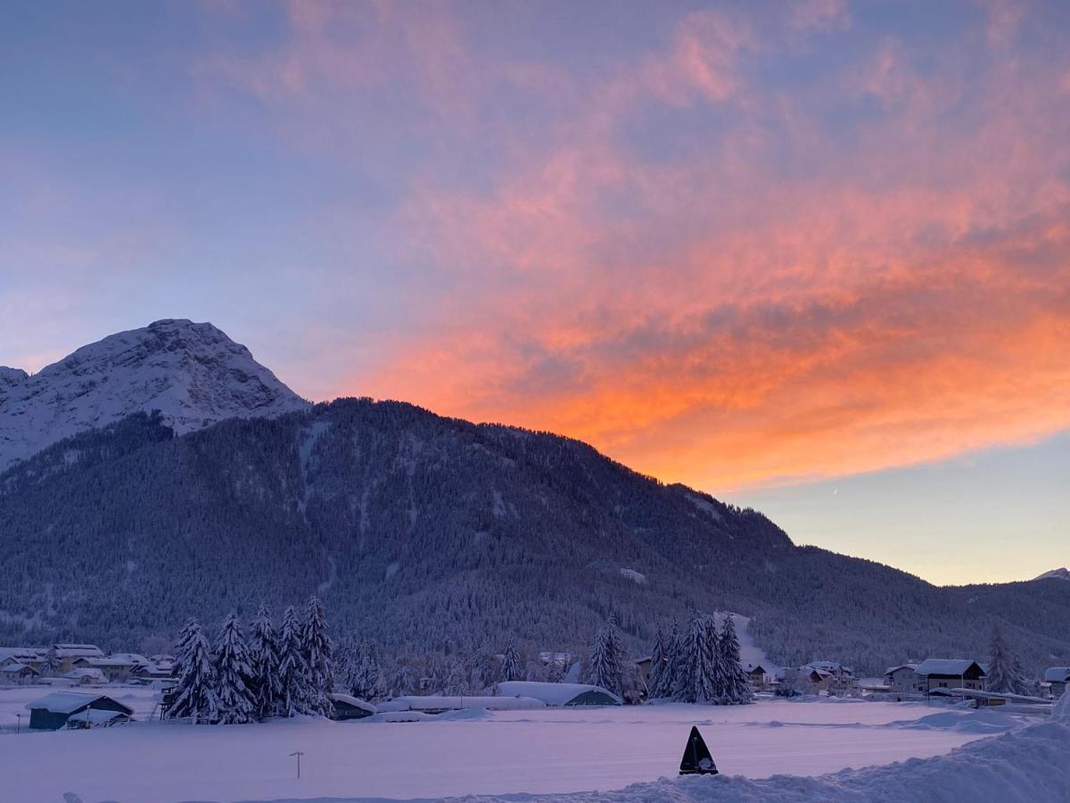 Guesthouse Rosengarten Toblach Exteriör bild
