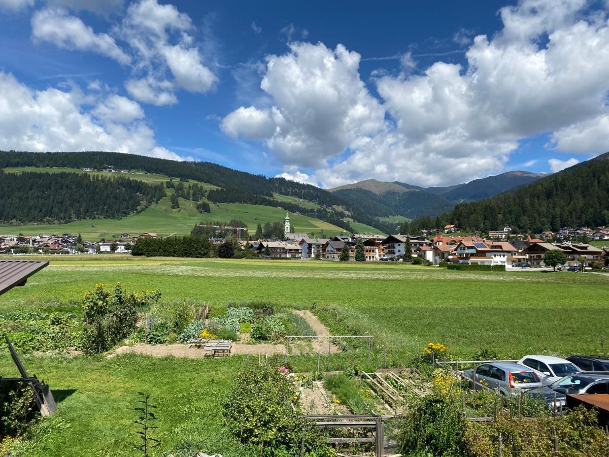 Guesthouse Rosengarten Toblach Exteriör bild