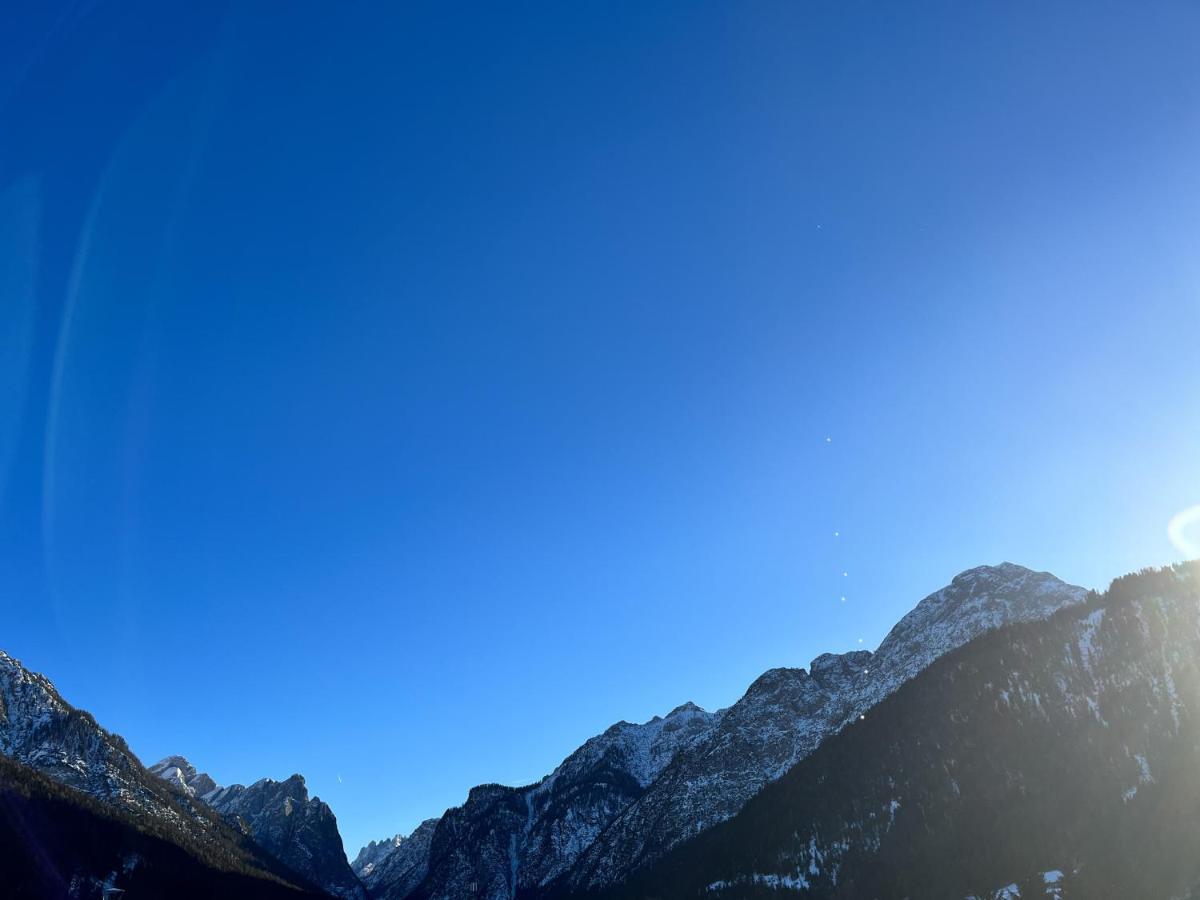 Guesthouse Rosengarten Toblach Exteriör bild