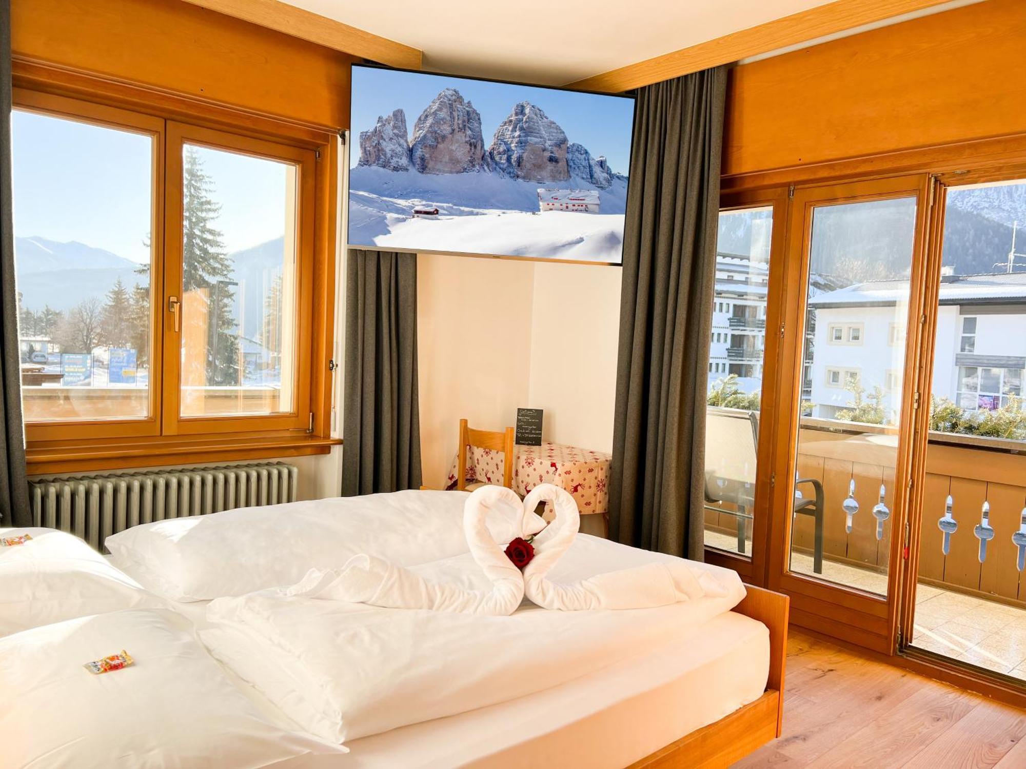 Guesthouse Rosengarten Toblach Exteriör bild