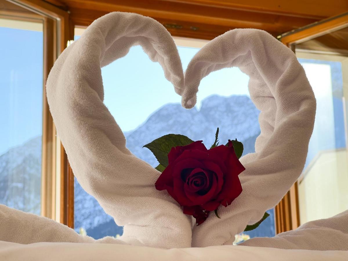 Guesthouse Rosengarten Toblach Exteriör bild