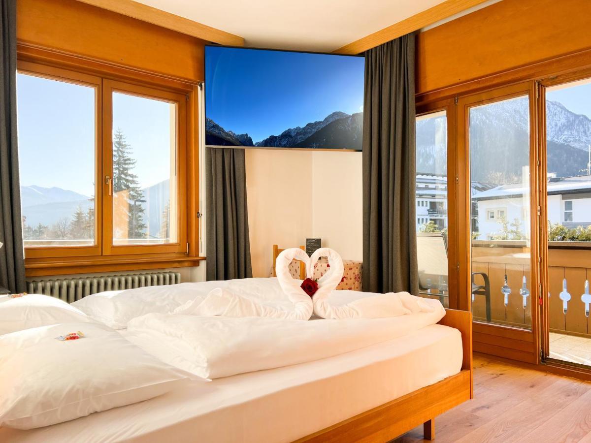 Guesthouse Rosengarten Toblach Exteriör bild