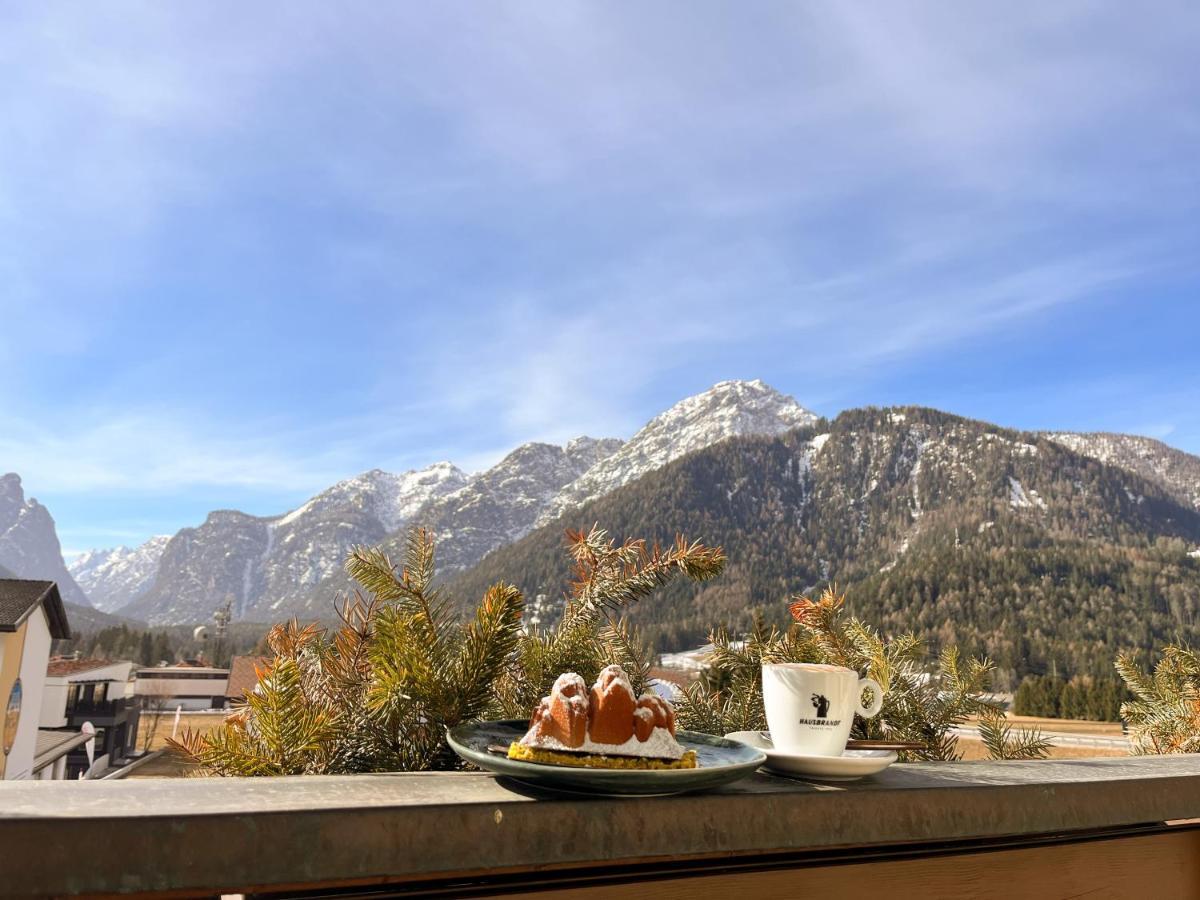 Guesthouse Rosengarten Toblach Exteriör bild