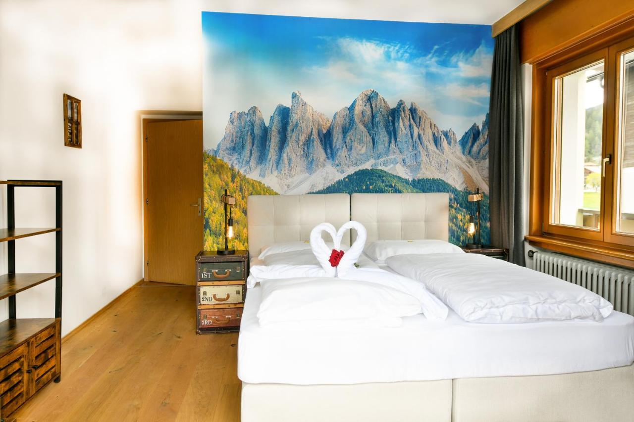 Guesthouse Rosengarten Toblach Exteriör bild