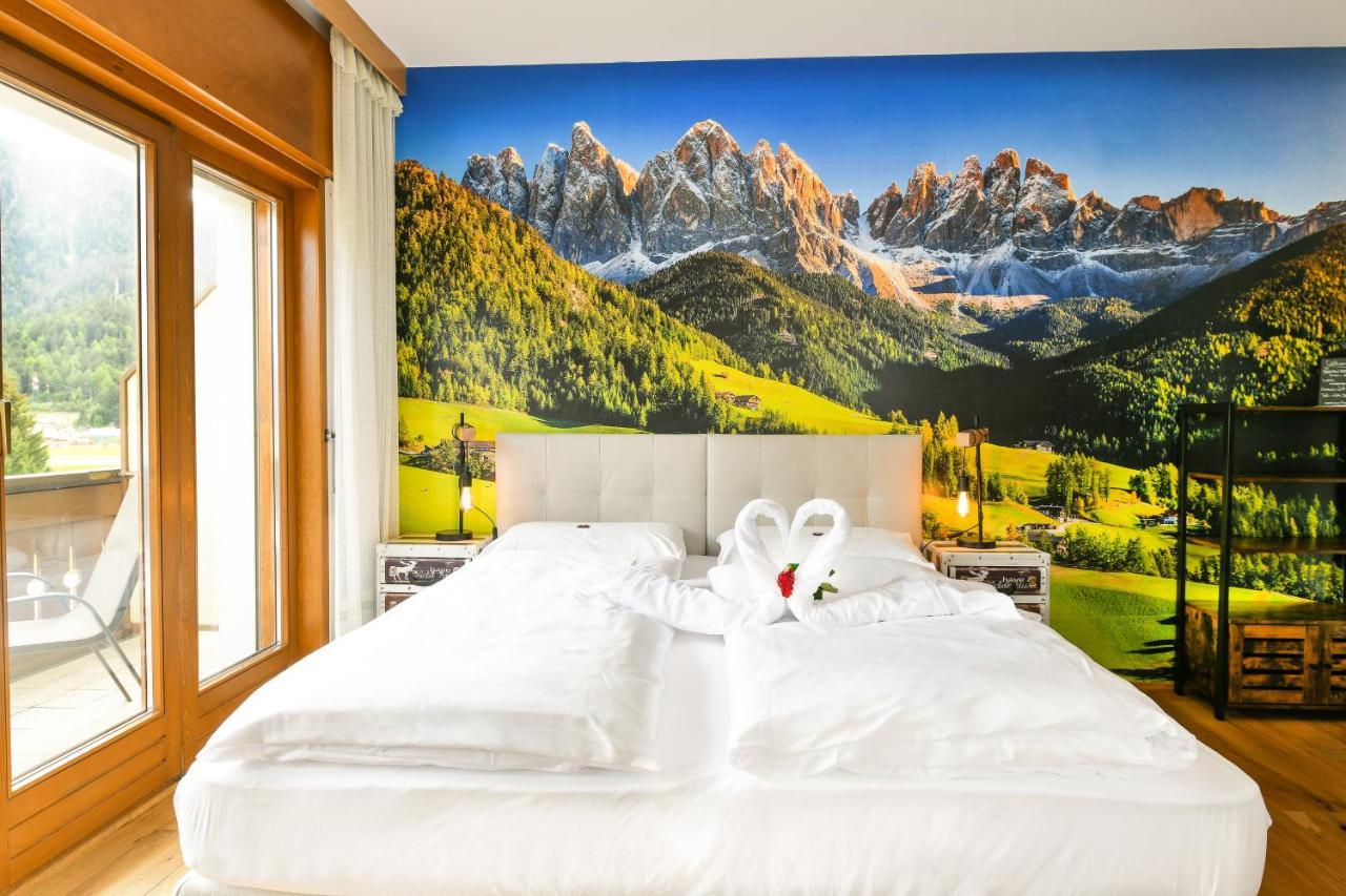 Guesthouse Rosengarten Toblach Exteriör bild