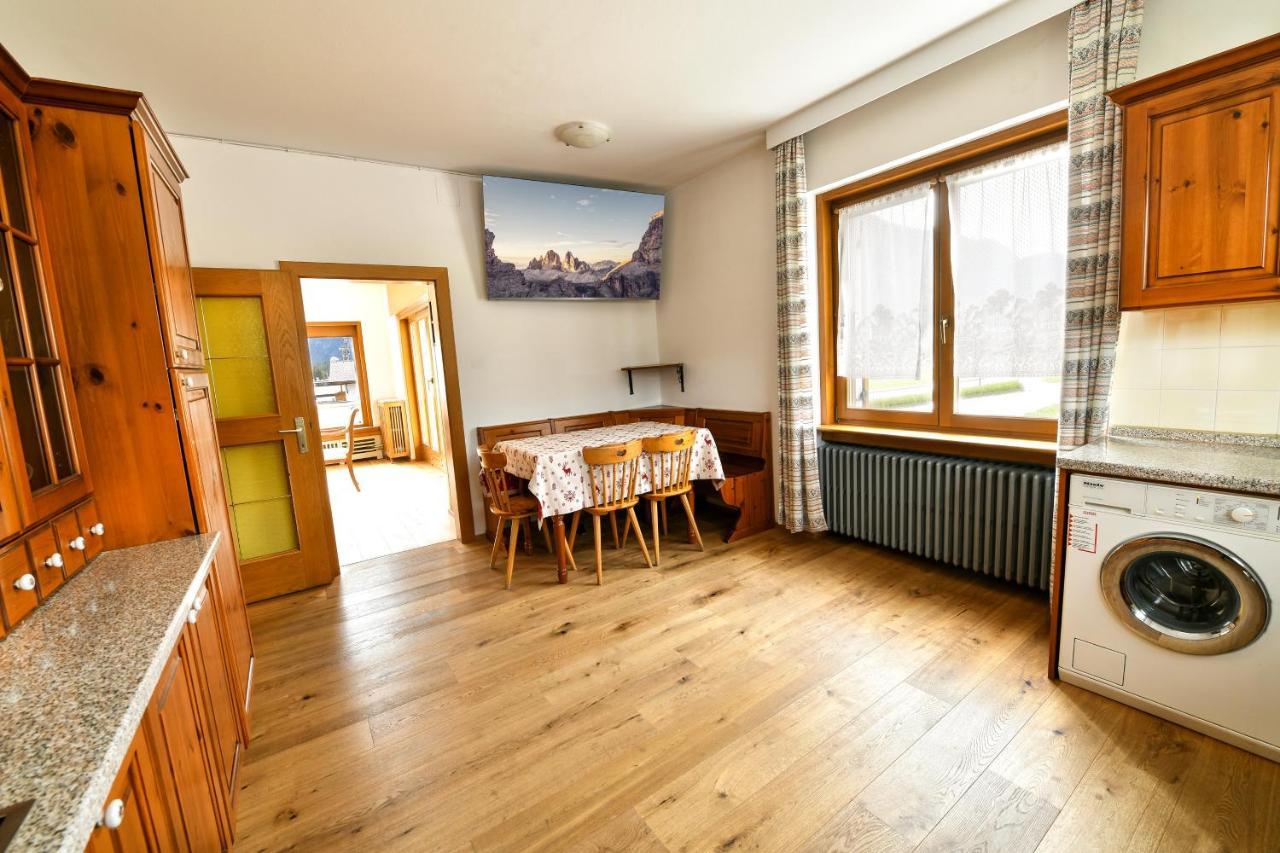 Guesthouse Rosengarten Toblach Exteriör bild