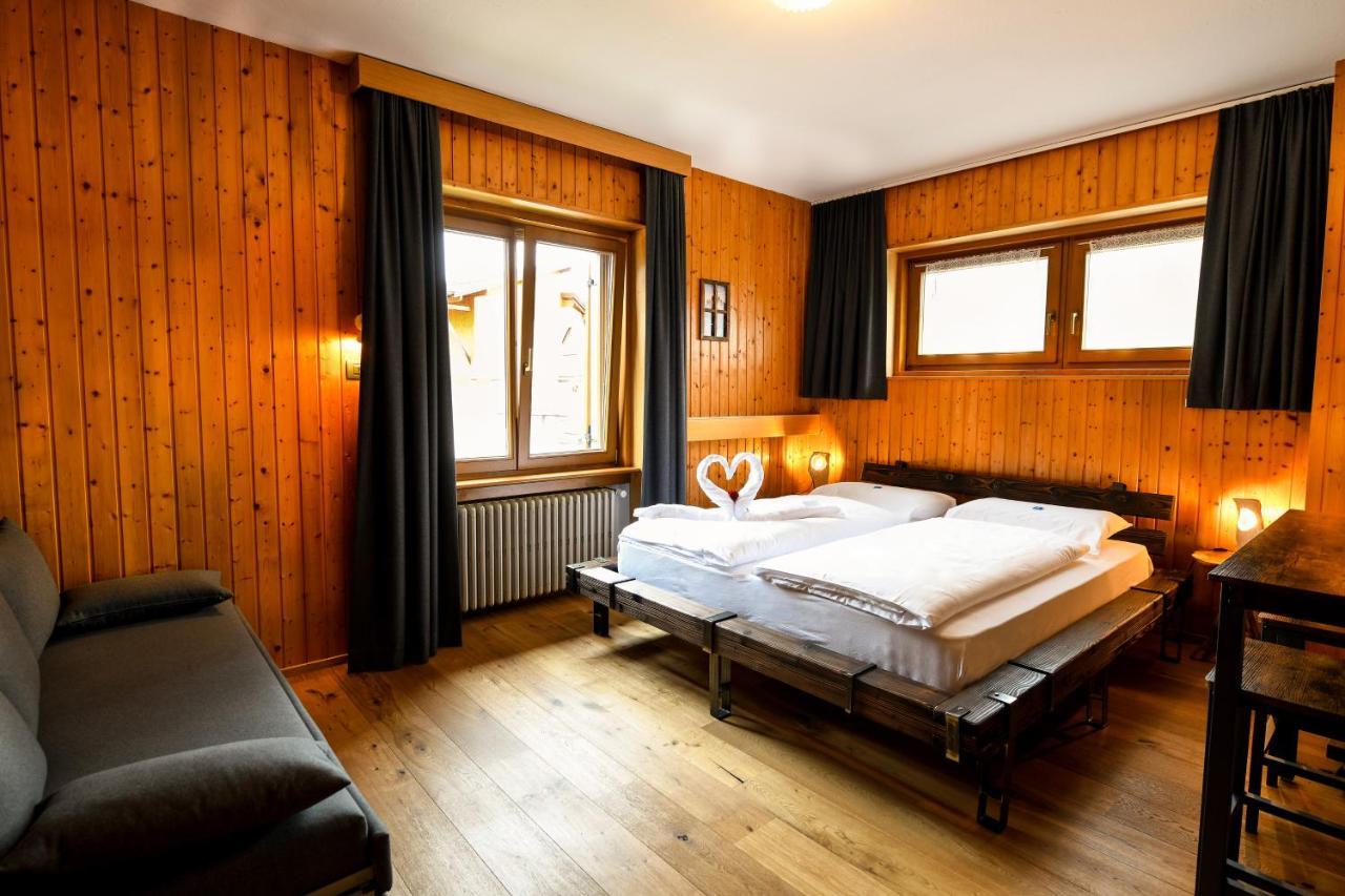 Guesthouse Rosengarten Toblach Exteriör bild