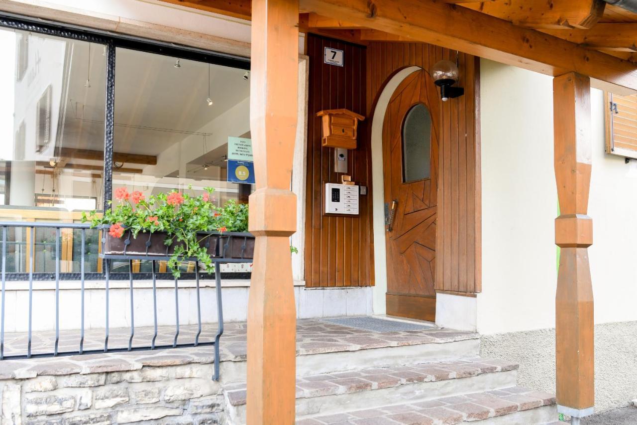 Guesthouse Rosengarten Toblach Exteriör bild