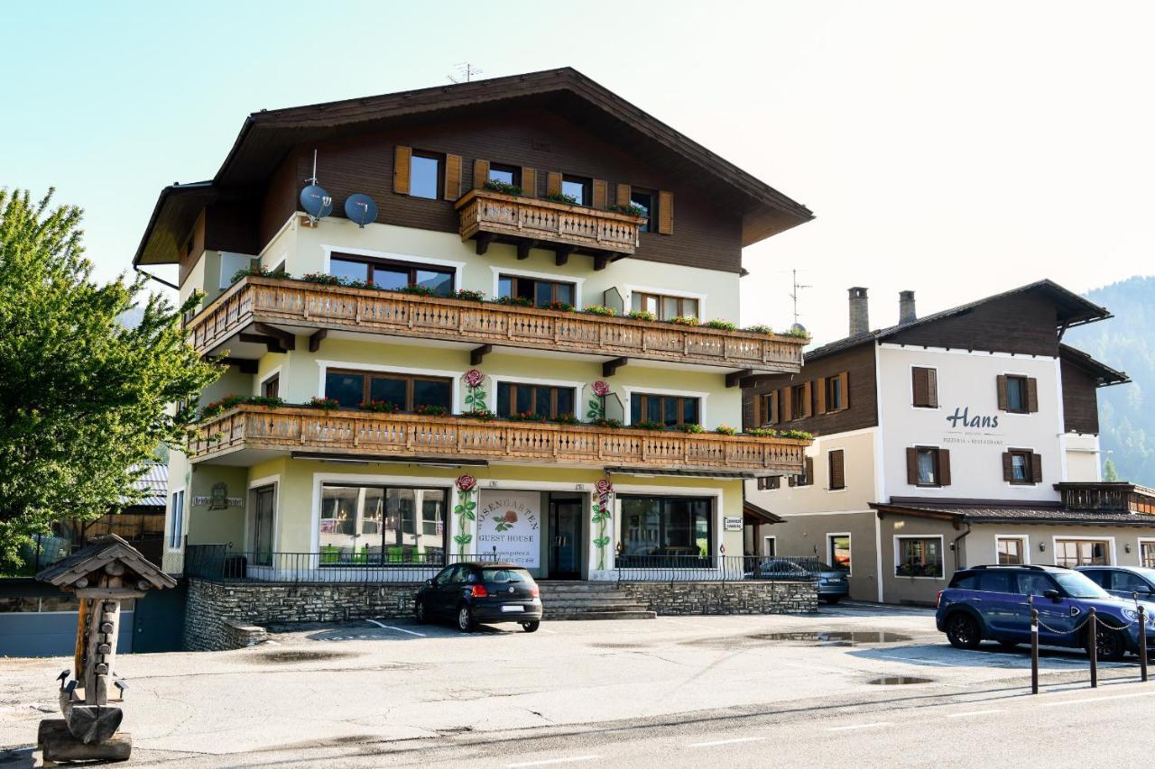 Guesthouse Rosengarten Toblach Exteriör bild