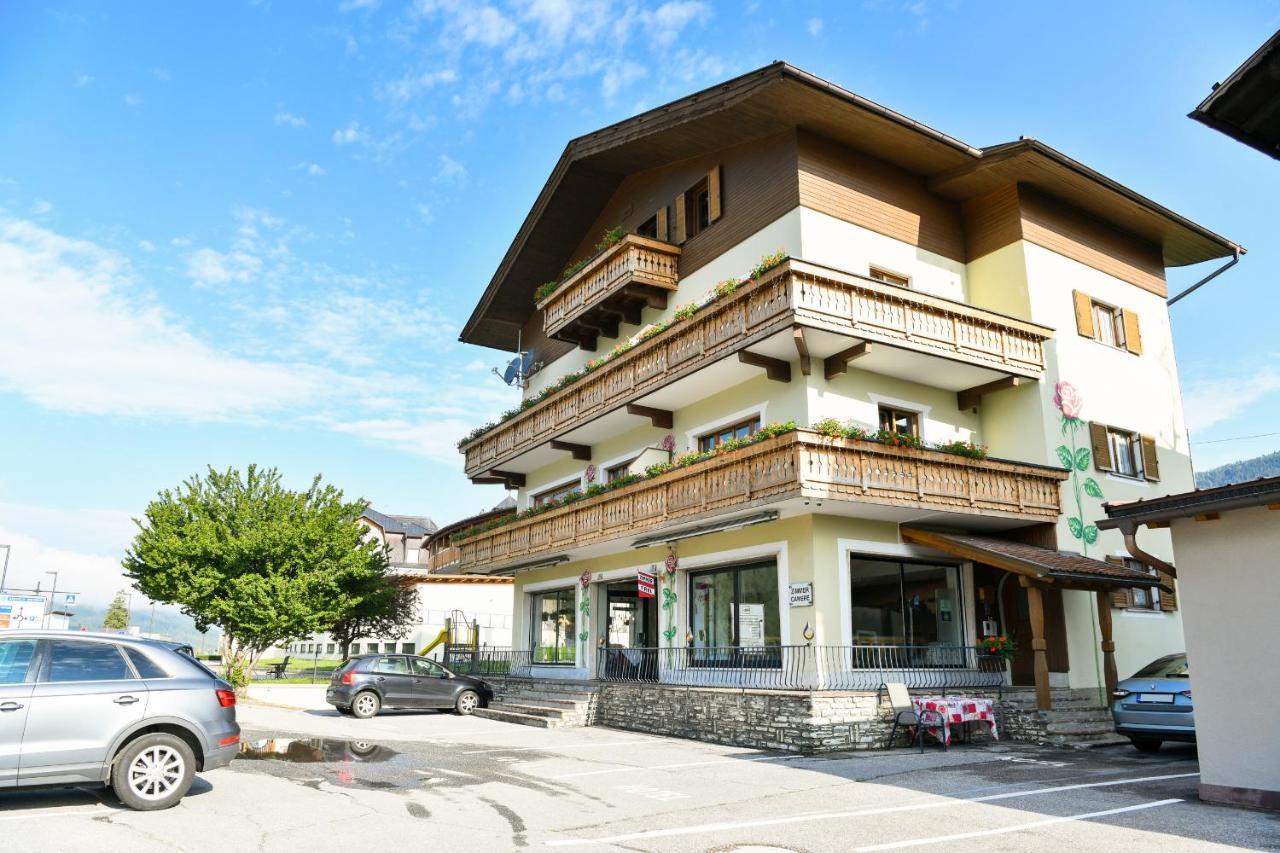 Guesthouse Rosengarten Toblach Exteriör bild