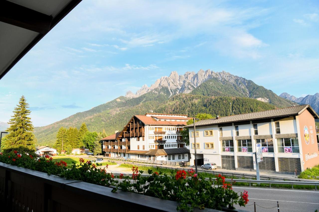 Guesthouse Rosengarten Toblach Exteriör bild